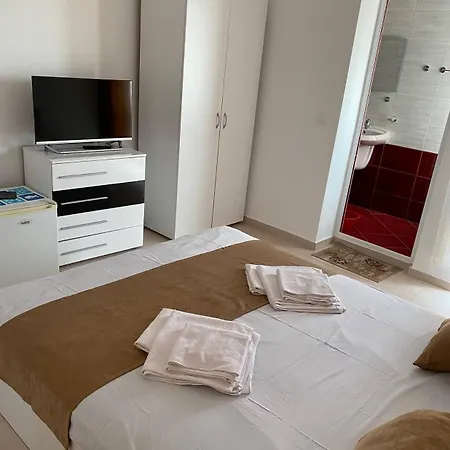 Pensiune канаванс - 2 минути до плажа, Free Parking And Wifi *