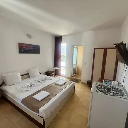 Affittacamere канаванс - 2 минути до плажа, Free Parking And Wifi *